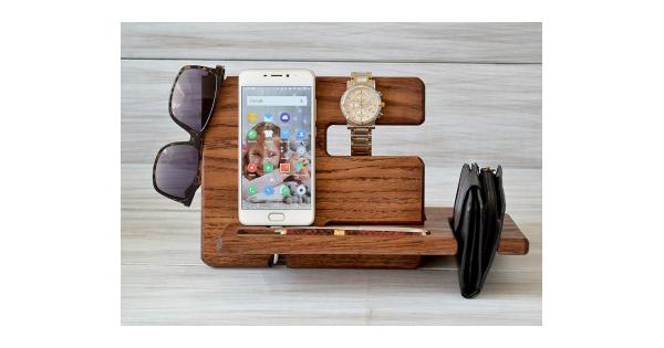 Buy Wood Phone Docking Station with Key Holder, Oak Brutal Wallet Stand and  Watch Organizer Men's Gift MyFancyCraft Compatible with Any Phone Online -  